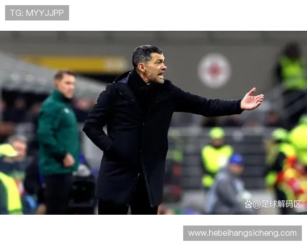 博洛尼亚俱乐部逆转再创佳绩主帅盛赞球队凝聚力与技战术执行力