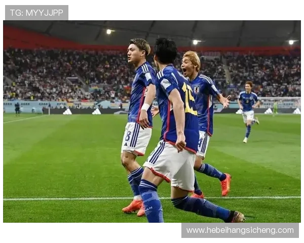 中国足球队迎战日本队，目标争夺亚洲杯决赛资格，众星云集期待精彩对决