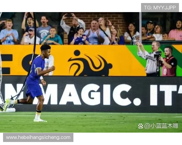 欧洲足坛转会风云再起多家豪门争抢新星引发激烈竞争形势更加紧张