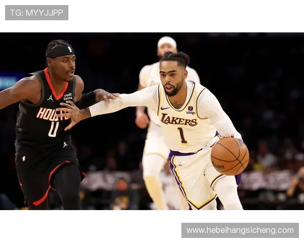 湖人逆转勇士上演惊天绝杀詹姆斯再度成为全场最亮焦点人物